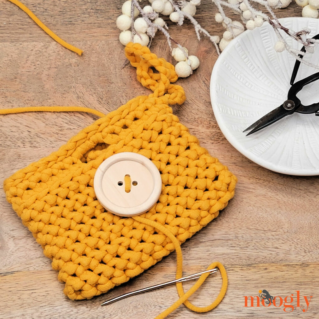 Discover the Stylish and Versatile Crochet Casual Pouch - Perfect for Any Occasion