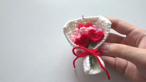 Create Charming Crochet Mini Bouquet Keychains: A Step-by-Step Guide