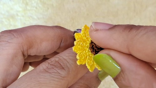 Create a Cheerful Crochet Sunflower Ring &ndash; A Step-by-Step Guide