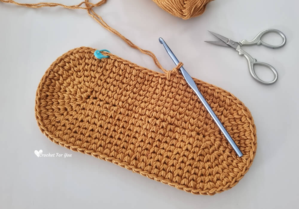 Create a Stylish Oval Mini Crochet Tray: A Perfect DIY Décor Project
