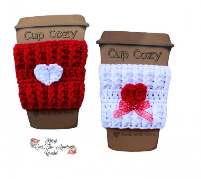 Crochet Floating Heart Stitch Coffee Cozy: A Charming Accessory for Your Coffee Routine