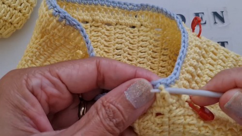 Create Cozy Crochet Slippers: A Step-by-Step Guide to Comfort and Style
