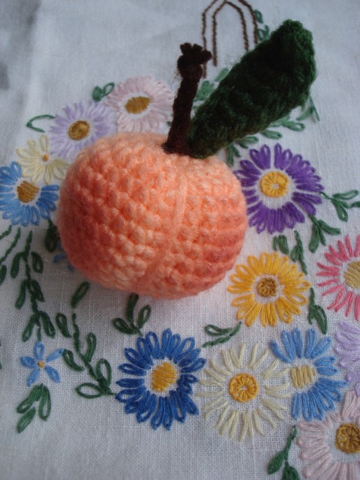 Create Charming Crocheted Peaches and Plums for Your Decor with This Complete Guide Create Charming Crocheted Peaches and Plums for Your Decor with This Complete Guide