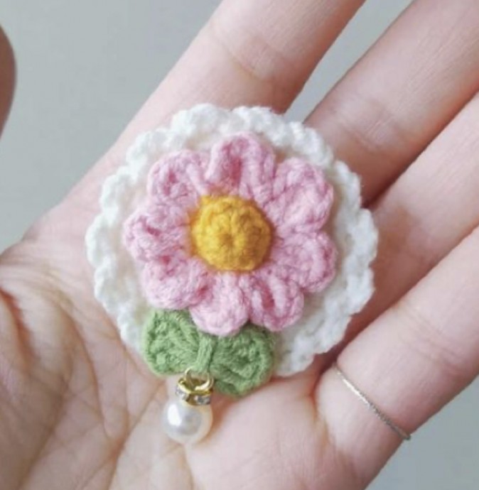 Crochet Mori Style Flower Brooch (Free Pattern)