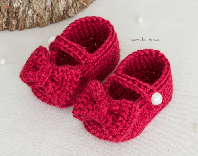 Adorable Crochet Ruby Red Mary Jane Booties for Infants - Perfect for Baby Fashionistas! Adorable Crochet Ruby Red Mary Jane Booties for Infants - Perfect for Baby Fashionistas!
