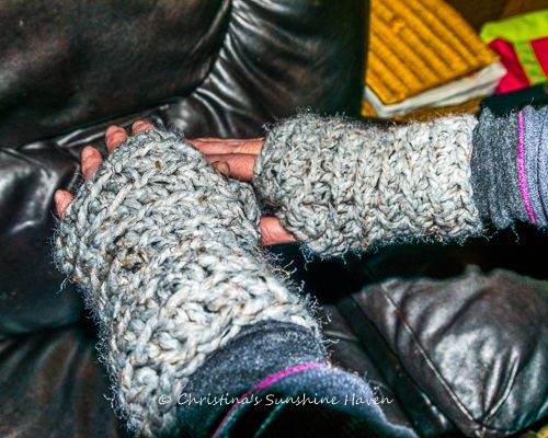 Cozy Crochet Fingerless Gloves: A Stylish and Warm Winter Accessory for All Occasions Cozy Crochet Fingerless Gloves: A Stylish and Warm Winter Accessory for All Occasions