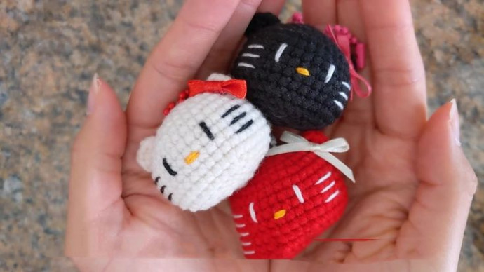 Create a Charming Crochet Kitty Amigurumi Ornament for Your Holiday Decorations