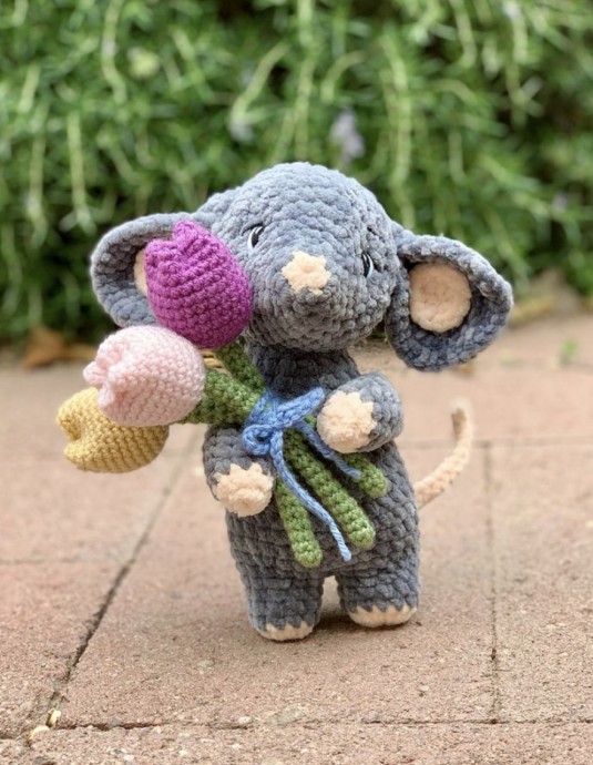 Free Crochet Pattern: Tulip the Mouse