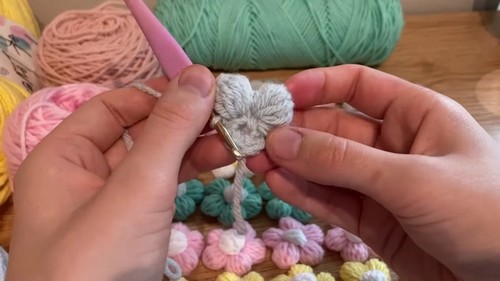 Create Beautiful Crochet Puff Flowers: A Step-By-Step Guide for Crafters