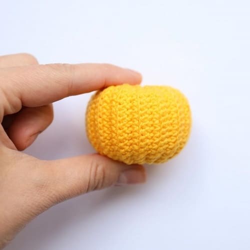 How to Crochet a Charming Pumpkin for Autumn Decor - A Step-by-Step Guide
