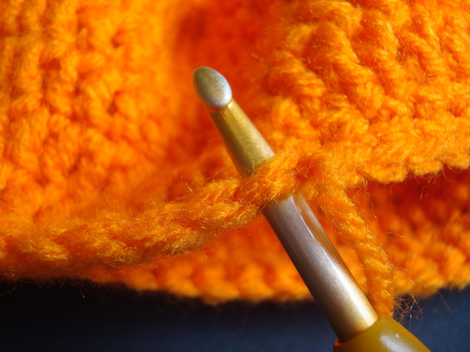 How to Create a Charming Crochet Bow Holder for Stylish Organization