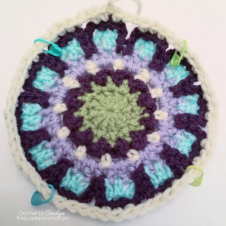 Create Your Own Beautiful Crochet Floral Berry Square with This Detailed Guide