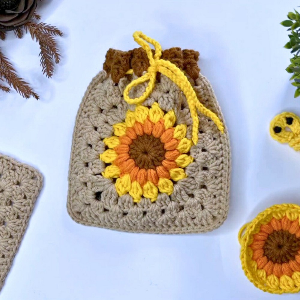 Create a Charming Crochet Sunflower Pouch with Granny Squares for Your Essentials