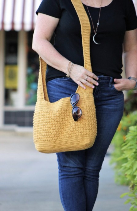 Golden Days Hobo Bag (Free Crochet Pattern)