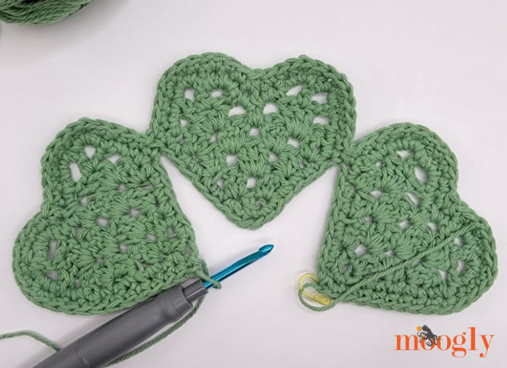 Create a Charming Crochet Clover Shaped Washcloth for Your Home