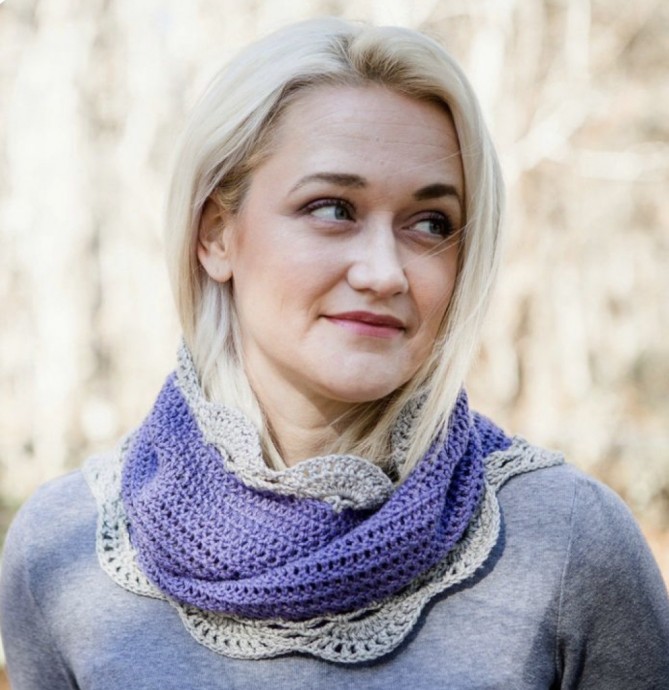 Crochet a Twisted Cowl