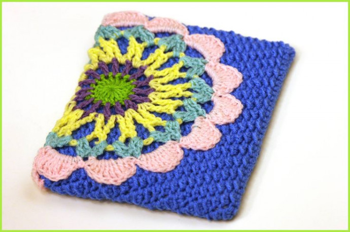 Create a Cozy and Stylish Crochet iPad Cover with This Easy Guide