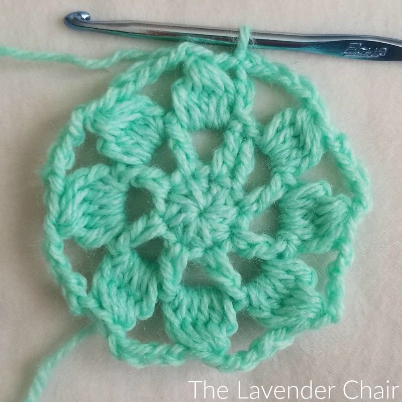 Create Your Own Stunning Crochet Dreamcatcher Mandala Wall Hanging for a Bohemian Vibe