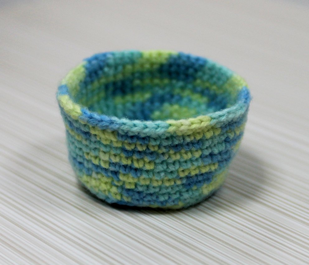 Create Your Own Charming Crochet Easter Basket with Chamomile Flowers: A Step-by-Step Guide