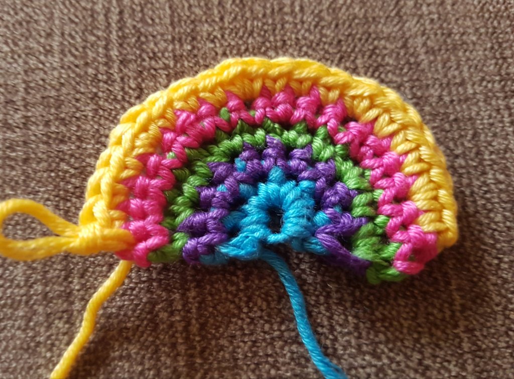 Create a Charming Crocheted Rainbow: A Delightful DIY Project for Your Home