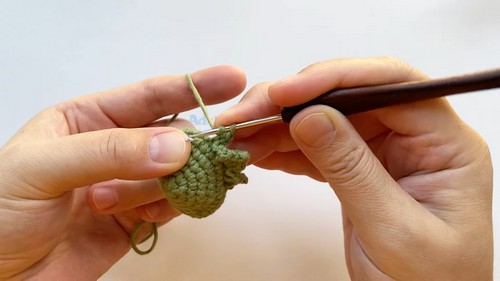 Craft Your Own Crochet Sunflower Keychain: A Beautiful DIY Tutorial
