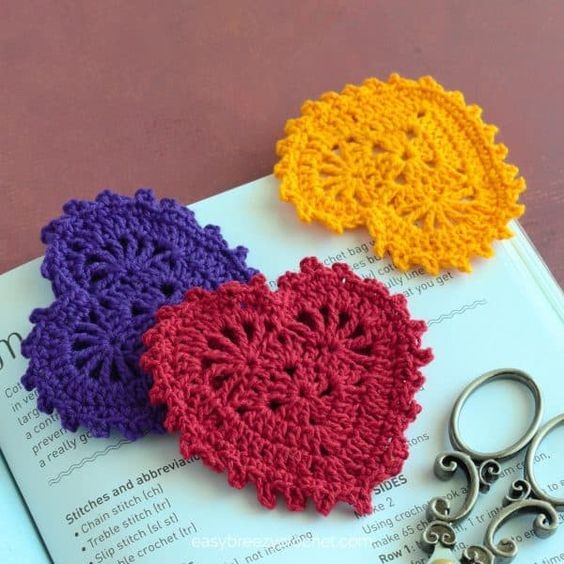 Create a Charming Crochet Heart Corner Bookmark for Every Book Lover