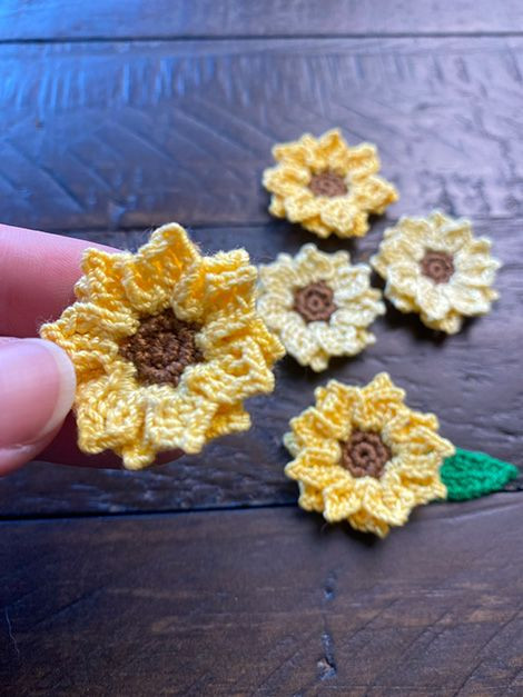 Create Beautiful Crochet Mini Sunflowers: A Step-by-Step Guide with Special Stitches and Patterns Create Beautiful Crochet Mini Sunflowers: A Step-by-Step Guide with Special Stitches and Patterns