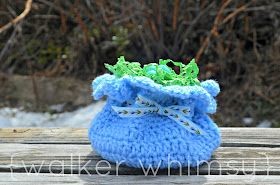 Create Your Own Crochet Drawstring Bag: A Step-by-Step Guide to Crafting a Stylish Accessory Create Your Own Crochet Drawstring Bag: A Step-by-Step Guide to Crafting a Stylish Accessory
