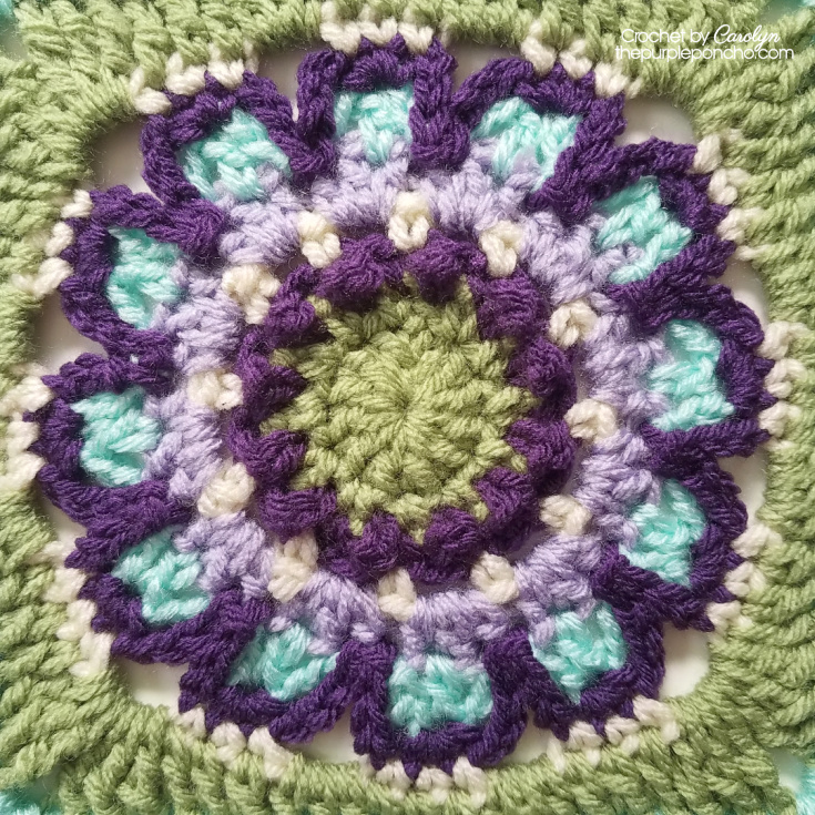 Create Your Own Beautiful Crochet Floral Berry Square with This Detailed Guide