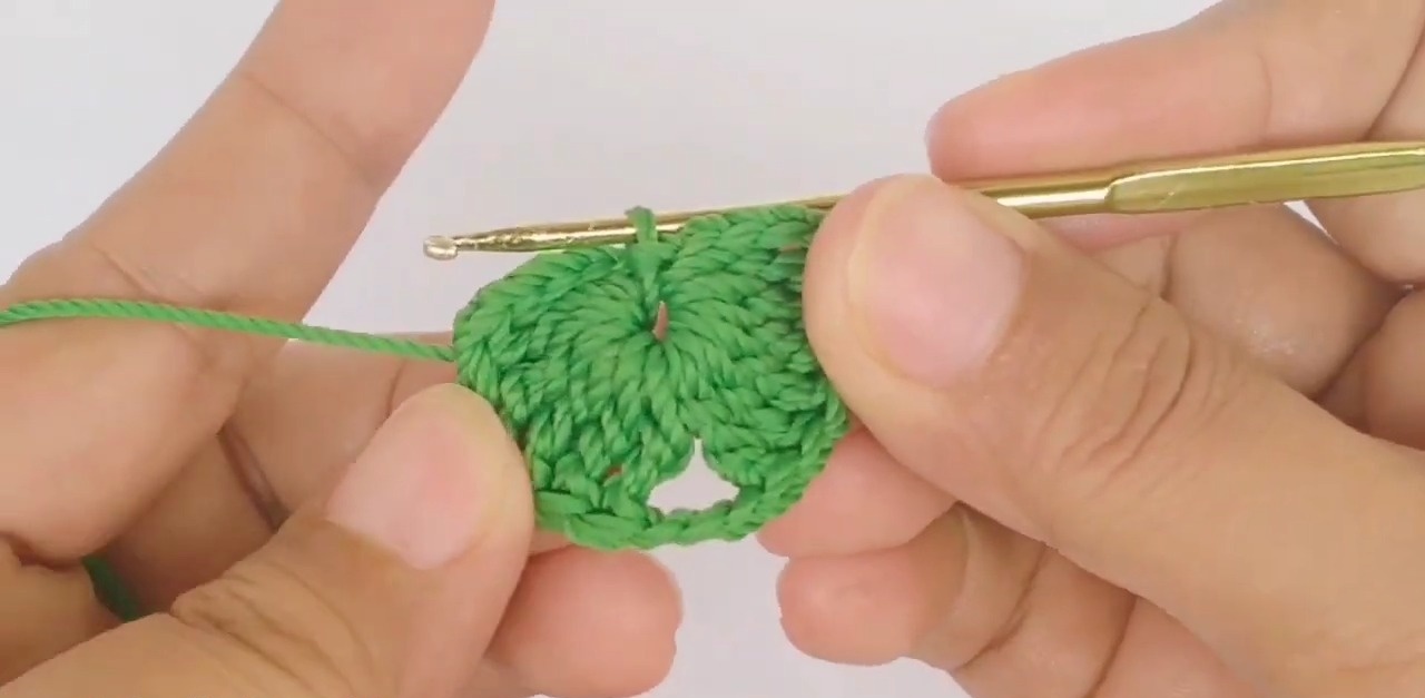 Crochet Handmade Leaf: A Step-by-Step Guide to Creating Nature-Inspired Art