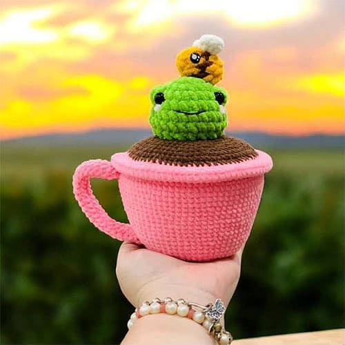 Create Adorable Crochet Frog in a Cup Amigurumi: A Step-by-Step Guide
