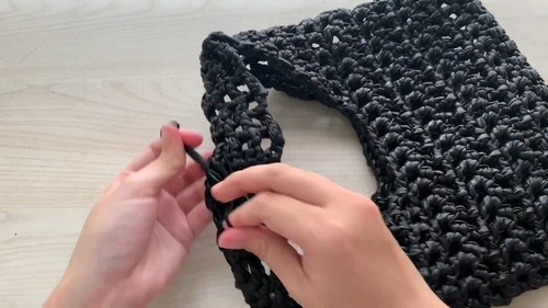 Create Your Own Stylish Crochet Mesh Shoulder Bag - A DIY Guide