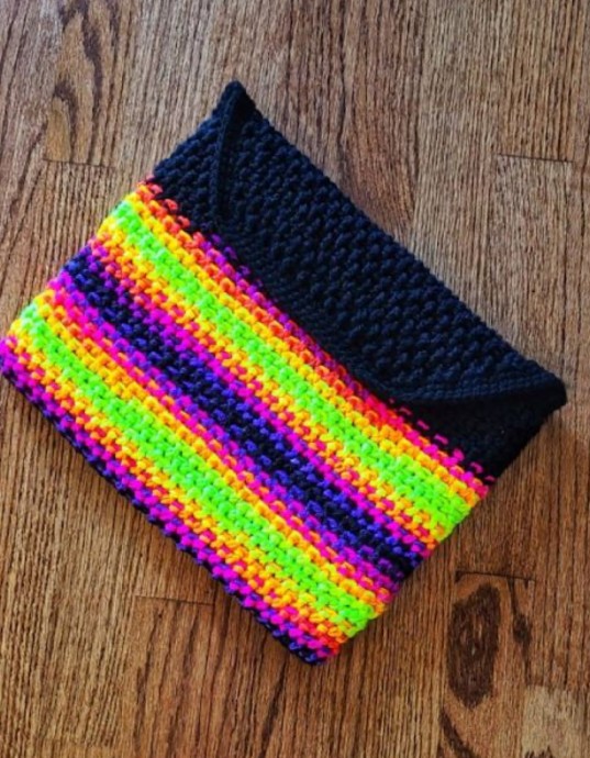 Protect Your Laptop in Style with a Handmade Crochet Sleeve - Functional and Stylish Design Protect Your Laptop in Style with a Handmade Crochet Sleeve - Functional and Stylish Design