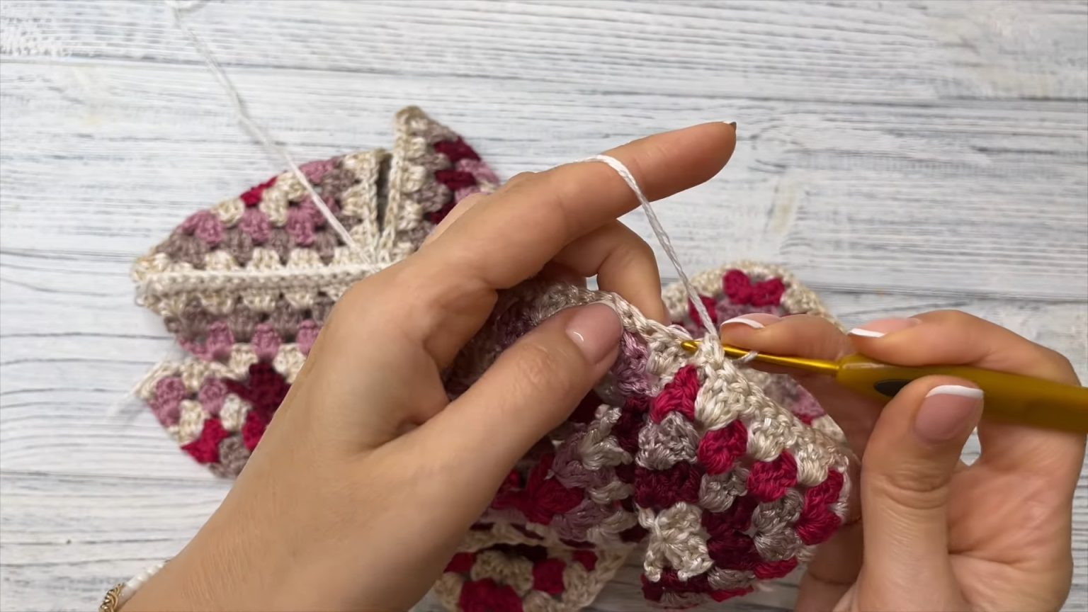 Creative Crochet Purse with Granny Squares: Step-by-Step Guide for Fashionable Accessories