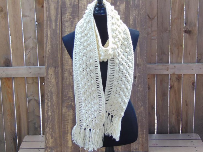 Create a Beautiful Crochet Bobbin Along Scarf with Intricate Details and Textures