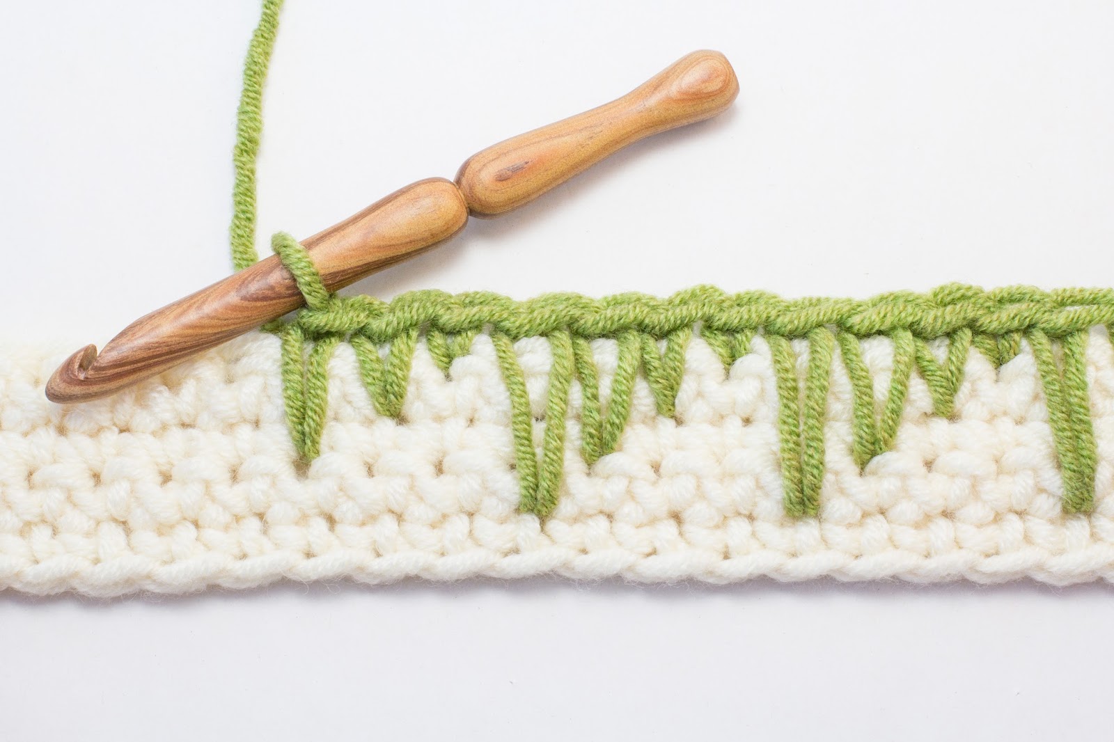 Create Your Own Crochet Olivine Ruana: A Cozy-Chic Fashion Statement for All Occasions