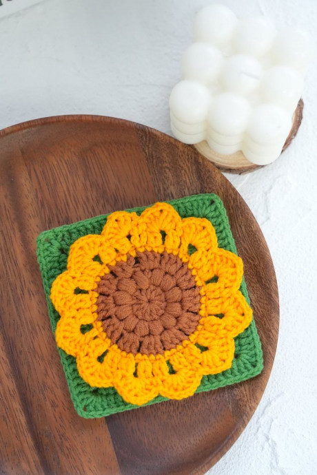 Master the Art of Crocheting Beautiful Sunflower Granny Squares for Your Next Project