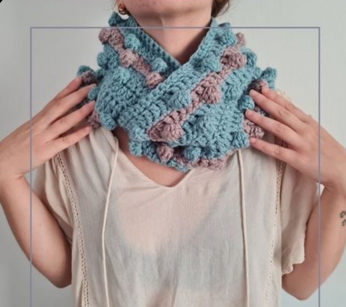 Crochet Bubble Stitch Infinity Scarf (Free Pattern)
