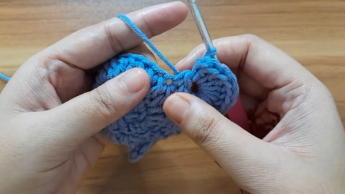 Create Your Own Adorable Crochet Mickey Mouse Applique with Easy Step-by-Step Guide