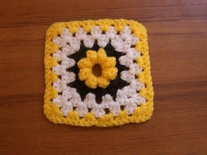 Crochet Bobble Flower Square: A Charming and Elegant Pattern for Your Projects Crochet Bobble Flower Square: A Charming and Elegant Pattern for Your Projects