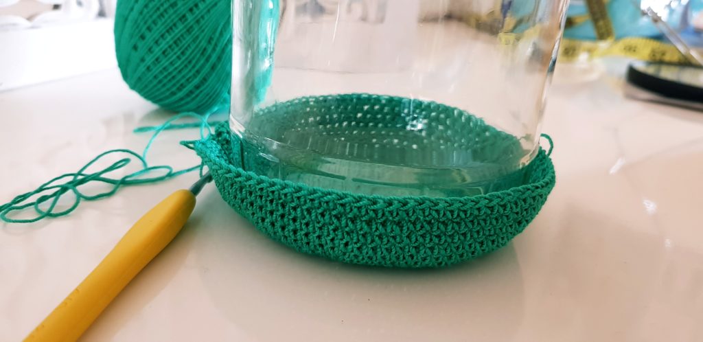 Create Beautiful Crochet Jar Candle Holders for Cozy Home Decor