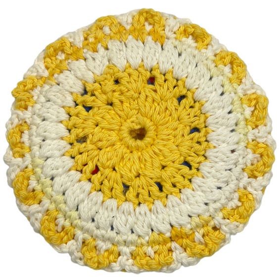 Create Your Own Crochet Daisy Bright Hot Pad: A Fun and Whimsical Kitchen Accessory