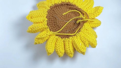 Create Your Own Crochet Sunflower Handbag: A Step-By-Step Guide to Stylish Accessories