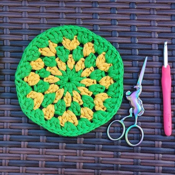 Create Your Own Stunning Crochet Circle Granny Square: A Modern Take on a Classic Design Create Your Own Stunning Crochet Circle Granny Square: A Modern Take on a Classic Design