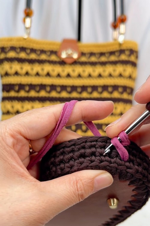 Create a Beautiful Handmade Crochet Mother&#039;s Day Bag to Delight Your Mom