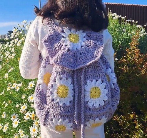 Create Your Own Crochet Chic Backpack with Granny Squares and Floral Details for a Unique Style