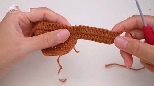 Create Your Own Crochet Travel Hug Bear Ear Pod&#039;s Pouch for Effortless Organization