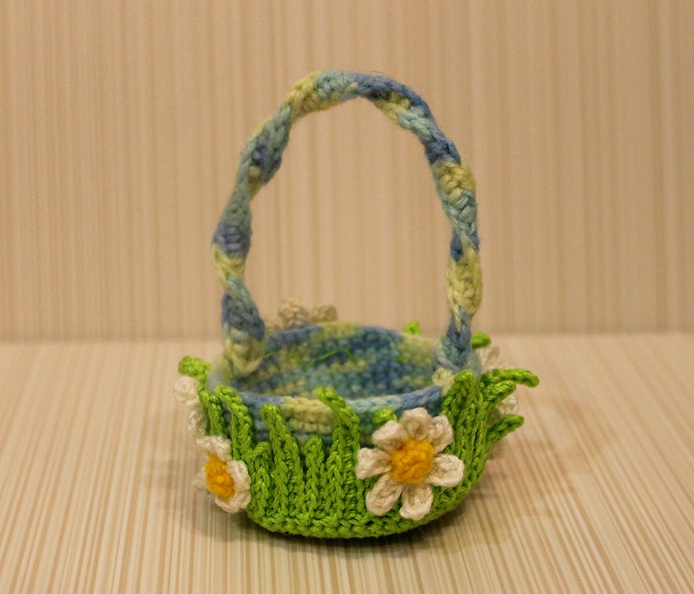 Create Your Own Charming Crochet Easter Basket with Chamomile Flowers: A Step-by-Step Guide