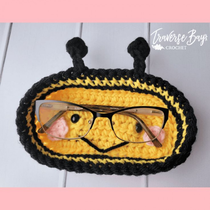Create Your Own Whimsical Crochet Bumble Bee Glasses Holder: A Fun DIY Guide