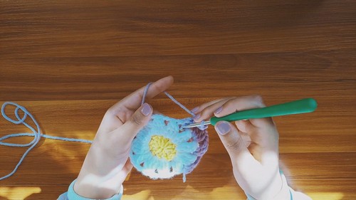 Create Your Own Crochet Chic Backpack with Granny Squares and Floral Details for a Unique Style